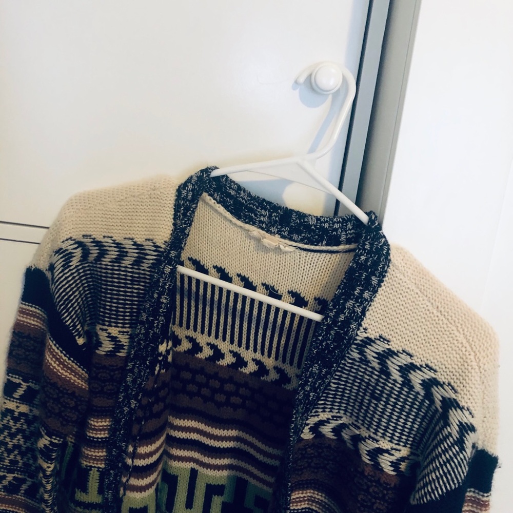 Sweater 🔴 SOLD 🔴 - Picture 5 of 5